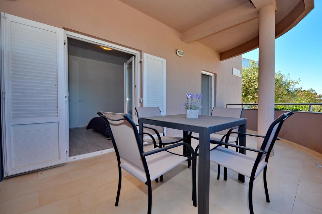 Apartments Clara Nin Εξωτερικό φωτογραφία